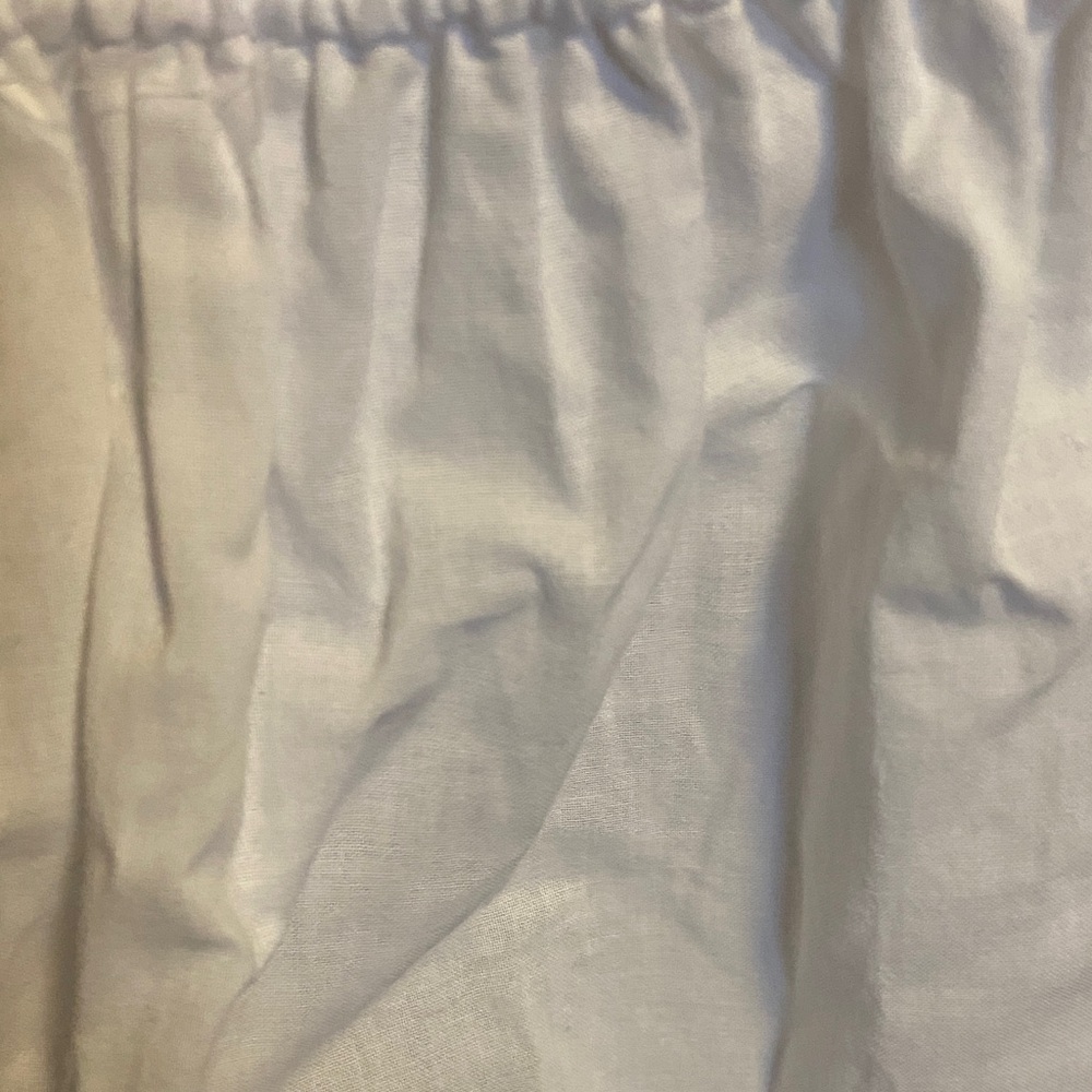 Divided White Sleeveless Top with Tie Detail - Picture 4 of 7